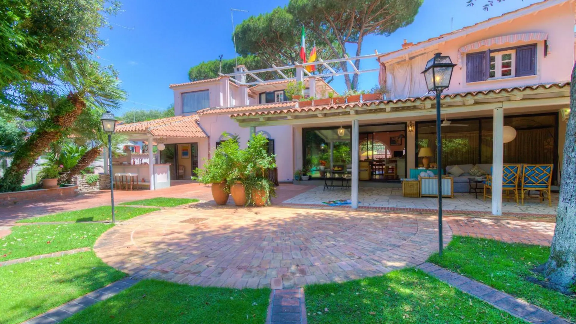 Fregene Luxury Villa - Garden & Pool For 11 Guests location